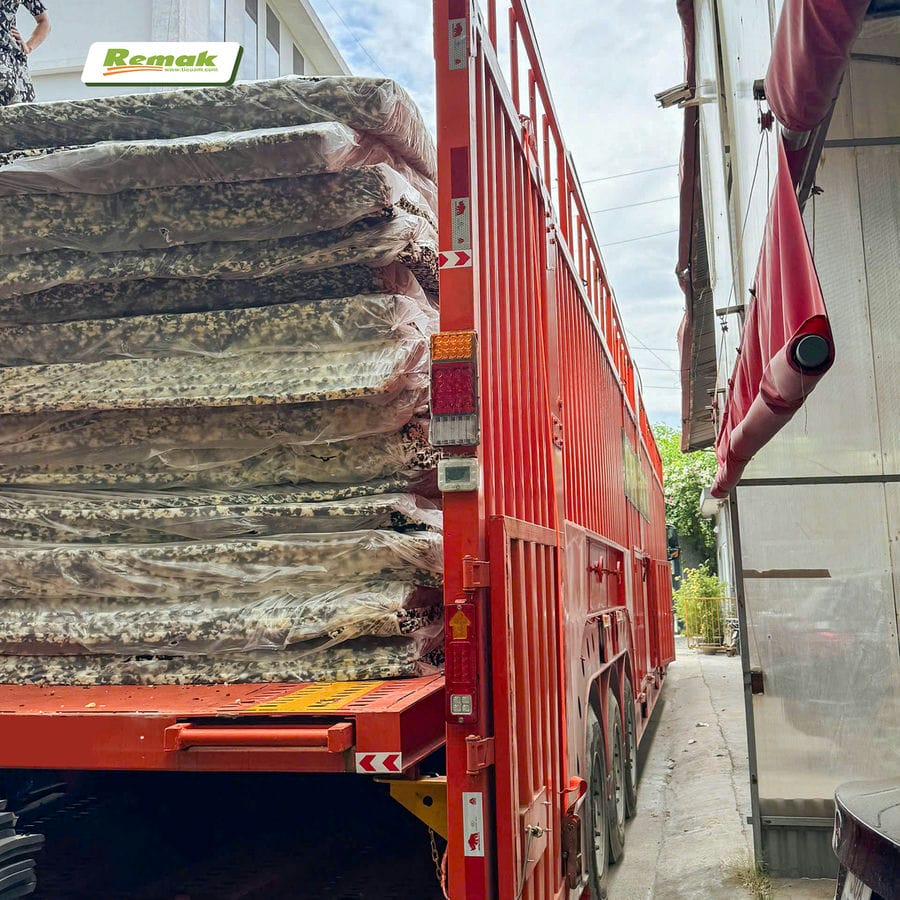 5000 tấm mút ép tái sinh được Remak cấp về nhà máy sản xuất ô tô lớn nhất tại Việt Nam