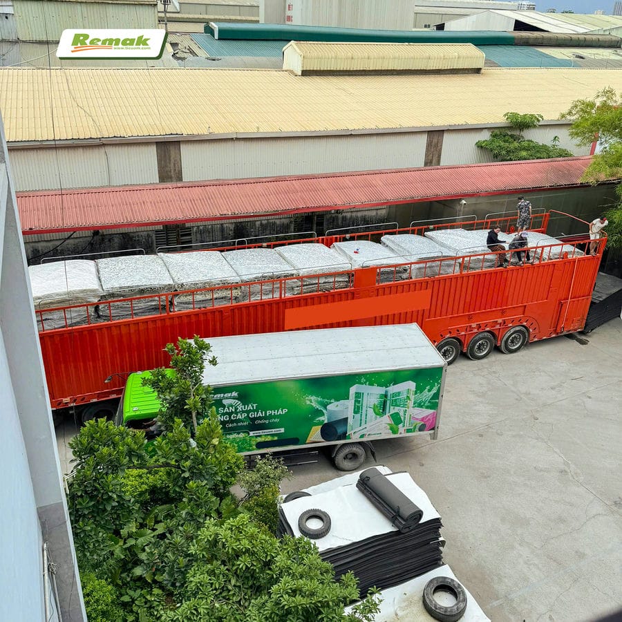 5000 tấm mút ép tái sinh được Remak cấp về nhà máy sản xuất ô tô lớn nhất tại Việt Nam