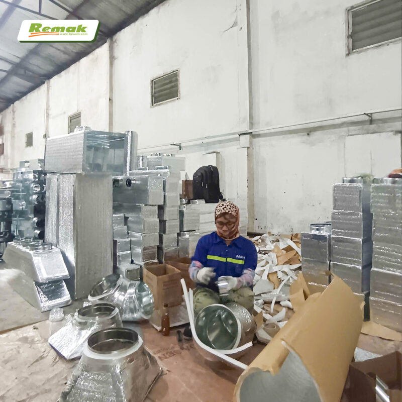 Xốp cách nhiệt Remak® PE-OPP bạc keo lại giúp thi công ống gió có nhanh hơn? xop-cach-nhiet-bao-on-pe-opp